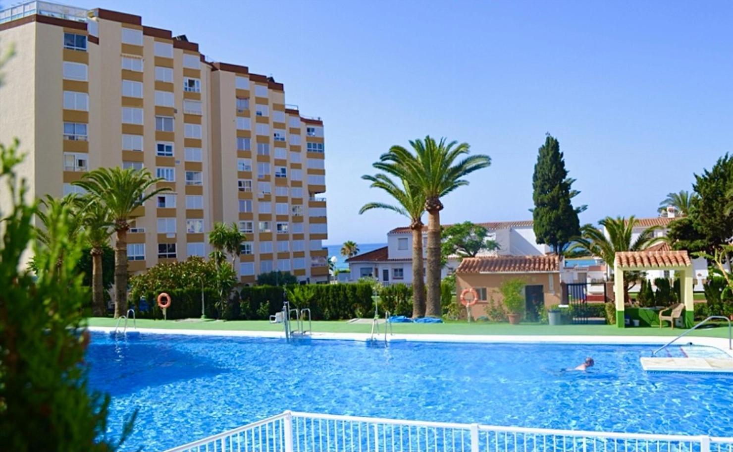 Front On Costa Apartament *